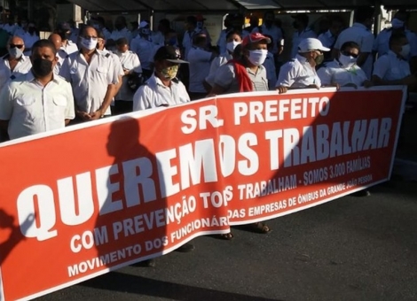 Imagem reproduo - Motoristas de transporte pblico protestam nas ruas da Capital
