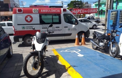 Ambulncia do Samu de Dona Ins, distante 155 quilmetros de Joo Pessoa, fazia estacionada em frente a uma loja de O Mascate,  avenida Josefa Taveira?