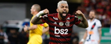 O Flamengo goleou o Vasco por 4 a 1 no clssico da 15 rodada do Brasileiro, neste sbado, no Man Garrincha. Com dois gols, Bruno Henrique foi o nome do jogo