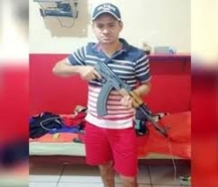 A Polcia Militar recapturou um dos integrantes da quadrilha de assaltantes de bancos que foi resgatada no ataque ao Presidio PB1, no ano passado, em Joo Pessoa