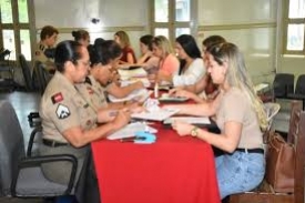 Os candidatos que foram convocados para a nova turma de soldados da Polcia Militar comearam a fazer a pr-matrcula, nesta segunda-feira (18)