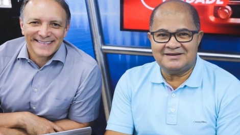 Os apresentadores do programa Paraba Verdade da Arapuan FM, Adelton Alves e Edmilson Pereira, anunciaram nesta sexta-feira, 21, que esto deixando a empresa