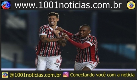 Rigoni e Marquinhos comemorando gol pelo So Paulo na Libertadores Marcelo Endelli/Getty Images