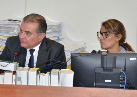 Alegando questes de foro ntimo, o advogado Solon Benevides se afastou da defesa da ex-secretria de estado, Livnia Farias, alvo da Operao Calvrio