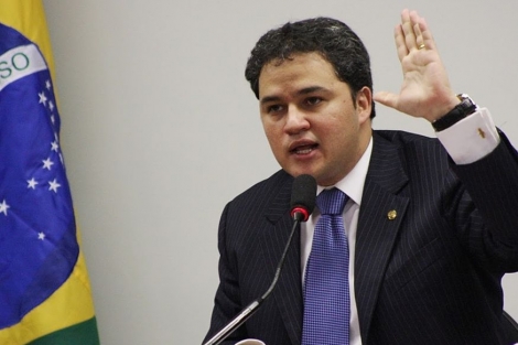 O deputado federal Efraim Filho (DEM) rebateu, nesta segunda-feira (22), crticas de aliados do presidente Jair Bolsonaro (PSL) contra Severino Pereira Dantas, que ocupa o cargo federal de superintendente regional do trabalho na Paraba