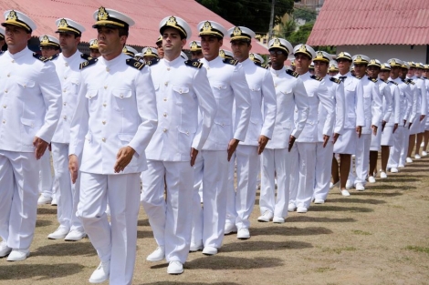 O posto inicial dos oficiais aprovados  como Guarda-Marinha, com remunerao de R$ 9.021,07 (Foto: Reproduo)