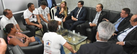 Joo Corujinha e uma comitiva de vereadores com a participao do vereador Professor Gabriel, se comprometeram a intermediar a relao entre os Ambulantes e a Prefeitura de Joo Pessoa