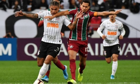 No primeiro jogo ps-Fernando Diniz, o Fluminense conseguiu sair da Arena Corinthians com um empate que mantm viva a esperana de classificao nas quartas de final da Copa Sul-Americana