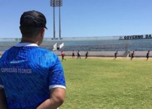 O Atltico de Cajazerias anunciou, por meio das suas redes sociais, mais dois atletas para as disputas do Campeonato Paraibano de 2021. Com o acerto com dois defensores, o Trovo Azul chegou na quarta contratao at o momento