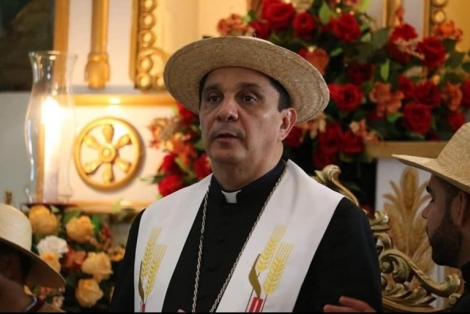 O ano de 2020 chega ao final com uma polmica que alcanou grande repercusso na mdia jornalstica e nas redes sociais, provocada por dom Eraldo Bispo, que proibiu a celebrao, em igrejas e parquias da diocese de Patos