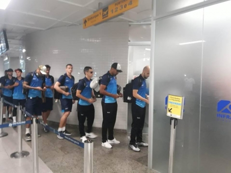 A delegao do Botafogo-PB viajou ontem para Tombos-MG, onde vai enfrentar a equipe do Tombense, nesta quinta-feira, pela segunda fase da Copa do Brasil.
