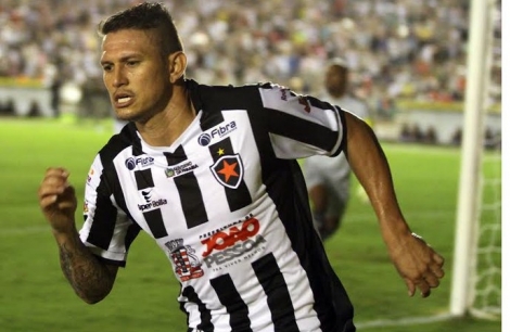 O atacante Rafael Oliveira, de 33 anos, foi anunciado nessa quinta-feira (25) como mais novo reforo do Botafogo-PB para temporada 2021