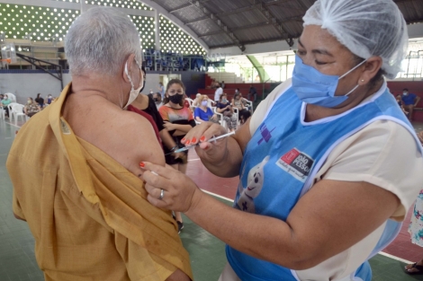 Vacinao de idoso em Joo Pessoa (Foto: Kleide Teixeira)