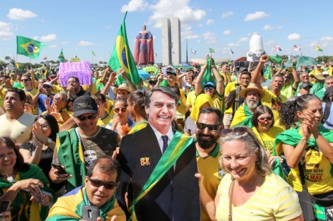 A manifestao foi convocada por movimentos como Ordem e Progresso; Limpa Brasil; e Organizao Nacional dos Movimentos