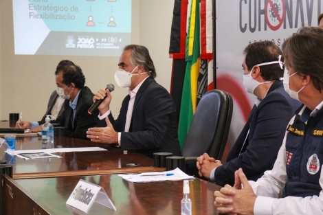 O prefeito de Joo Pessoa, Luciano Cartaxo (PV), anuncia novas medidas do Plano Estratgico de Flexibilizao nesta sexta-feira (26), no Pao Municipal