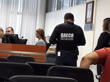 A ex-secretria de Administrao do Estado, Livnia Farias, optou por ficar calada, nesta quarta-feira (27), durante audincia com promotores do Grupo de Atuao Especial de Combate ao Crime Organizado (Gaeco)