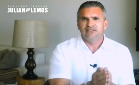 O deputado Julian Lemos (PSL) gravou um vdeo nesta sexta-feira (26), para comentar os recentes episdios que culminaram com a soltura da ex-secretrio de Administrao do Estado, Livnia Farias
