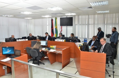O processo contra o ex-procurador-geral do Estado, Gilberto Carneiro, e o motorista Geo Luiz de Sousa Fontes permanecer na Justia Comum