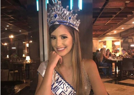 A estudante Denise Vitria Rolim Gonalves, 17 anos, de Cajazeiras (PB), venceu O Miss Beleza do Milnio Internacional, na categoria Teen