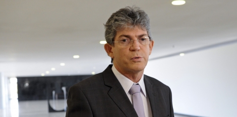 O anncio ocorrer um dia depois de evento do PSB no Clube Cabo Branco que marcar a desincompatibilizao do secretrio Joo Azevdo para concorrer ao Governo.