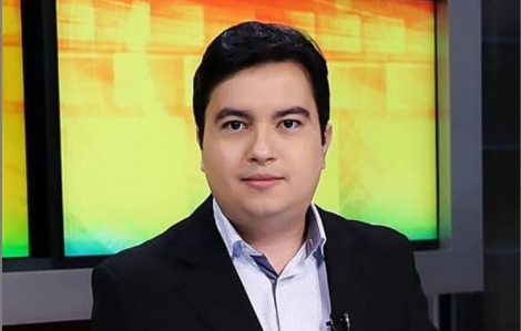 O apresentador do Sistema Arapuan, Paulo Neto, anunciou sua sada do programa Rede Verdade, que a partir de agora ser apresentado por Luis Torres